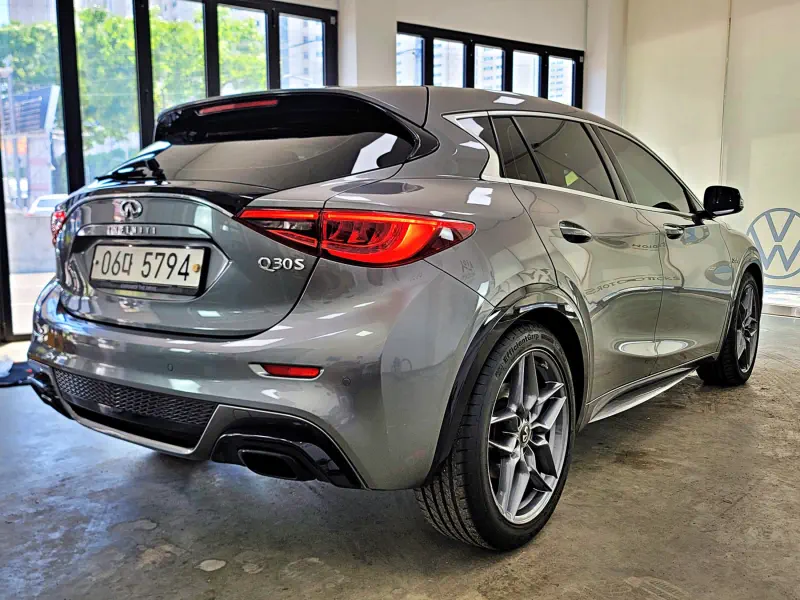 Infiniti Q30