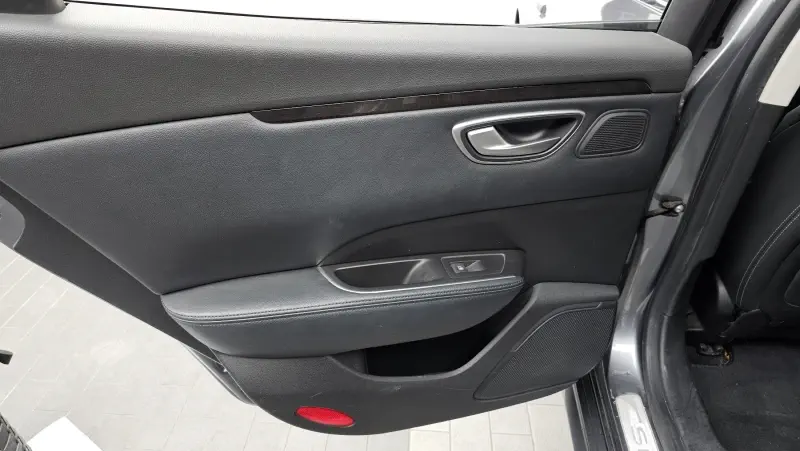 Renault SM6