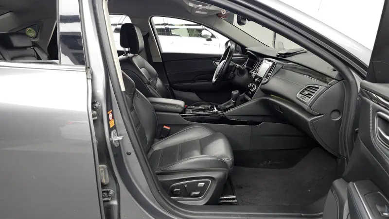 Renault SM6