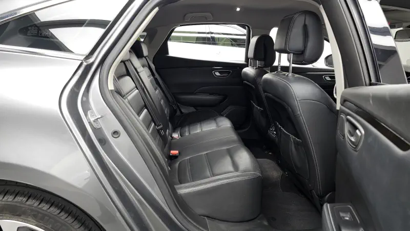 Renault SM6