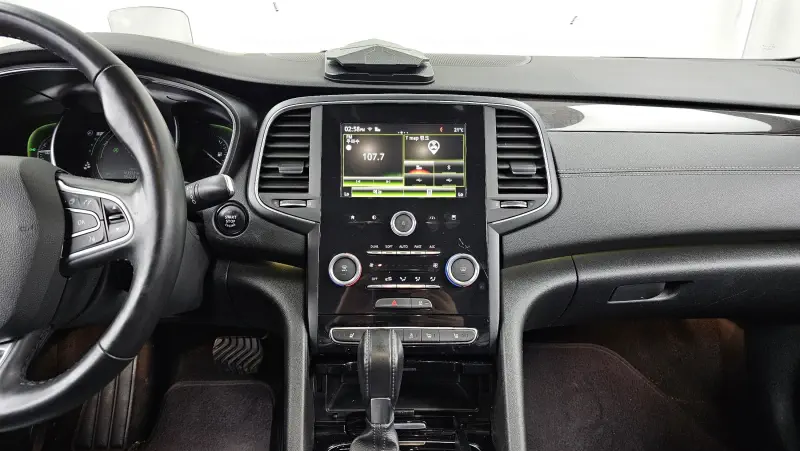Renault SM6