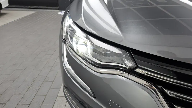 Renault SM6