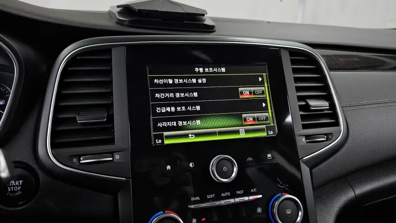 Renault SM6