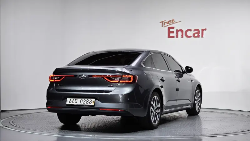 Renault SM6