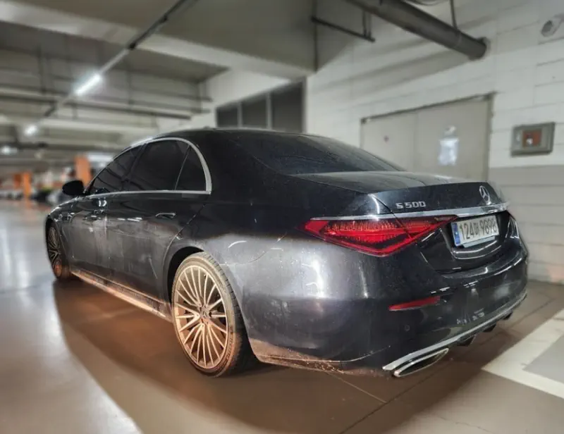 Mercedes-Benz S-Class