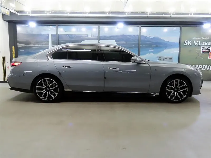 BMW i7