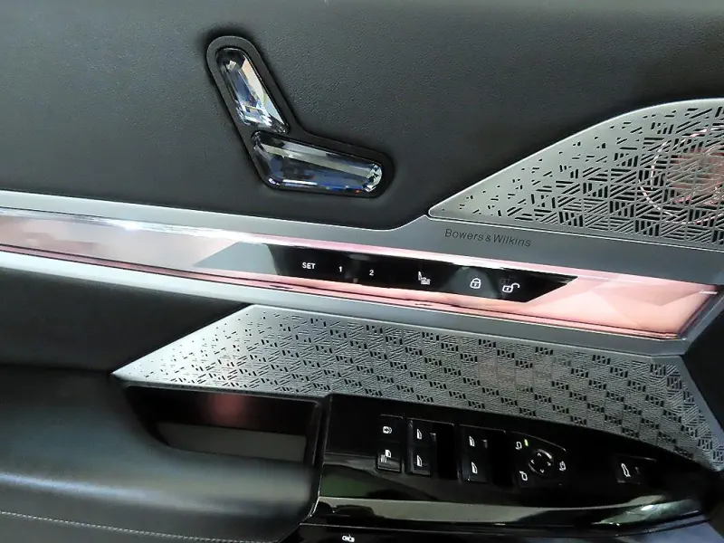 BMW i7