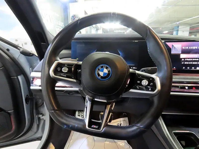 BMW i7