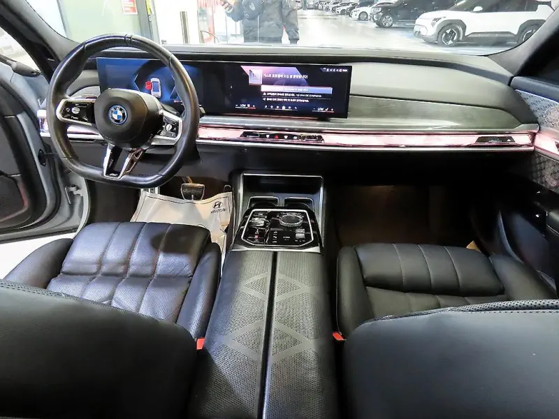 BMW i7