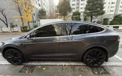 Tesla MODEL X