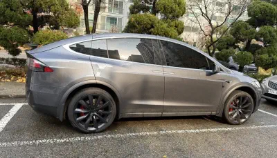 Tesla MODEL X