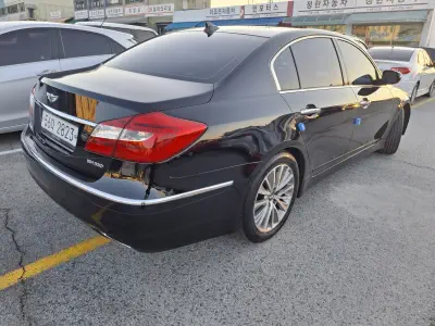 Hyundai Genesis