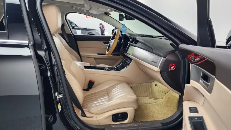 Jaguar XF