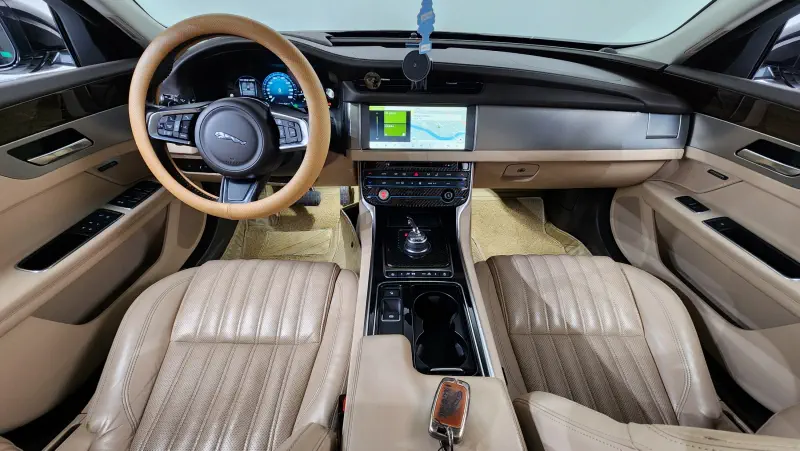 Jaguar XF