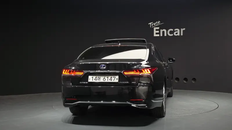 Lexus LS