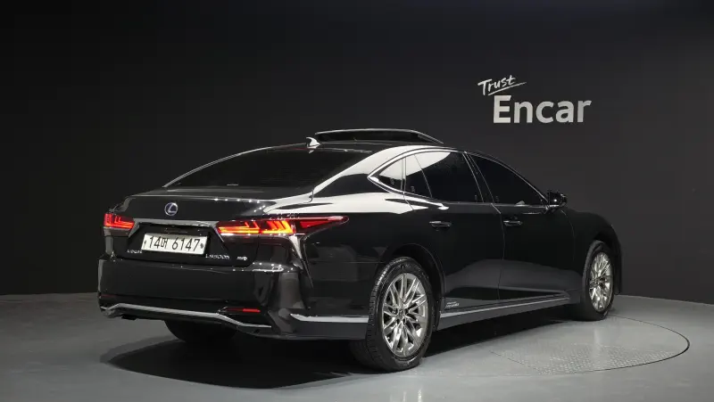 Lexus LS