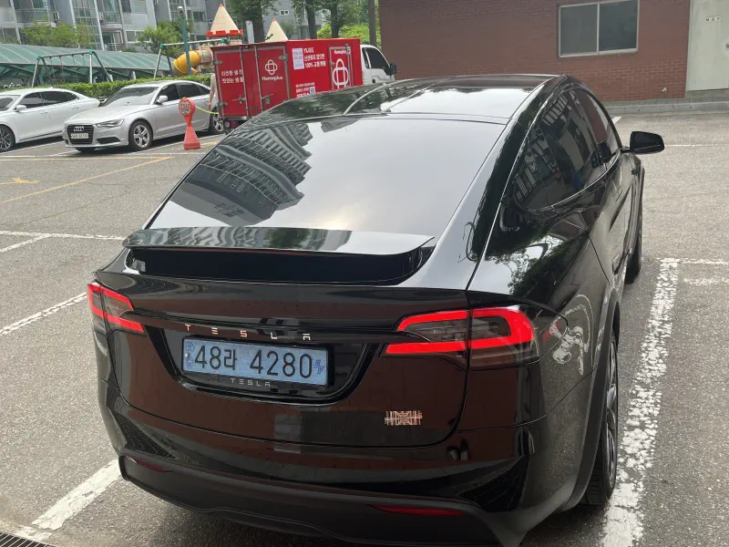 Tesla MODEL X