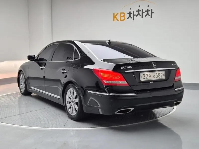 Hyundai Equus