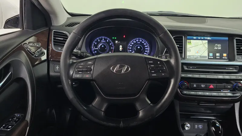 Hyundai Aslan