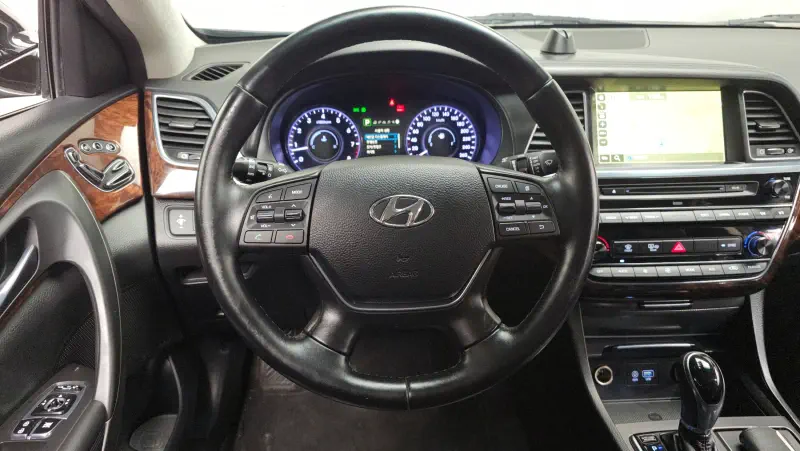Hyundai Aslan