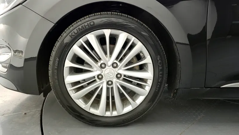 Hyundai Aslan
