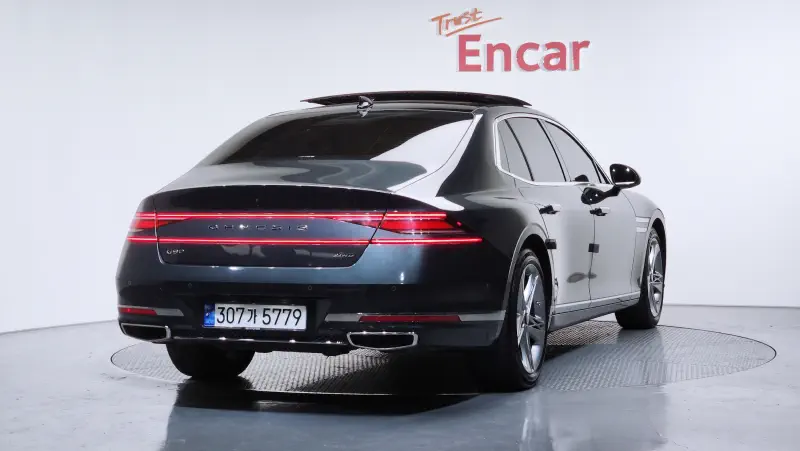 Genesis G90