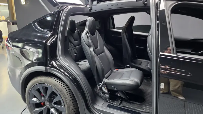 Tesla MODEL X