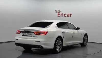 Maserati Quattroporte