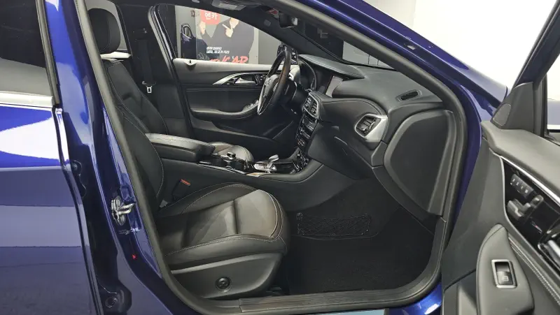 Infiniti Q30