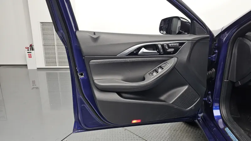 Infiniti Q30