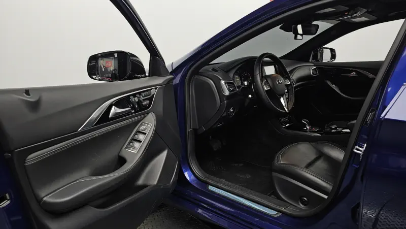 Infiniti Q30