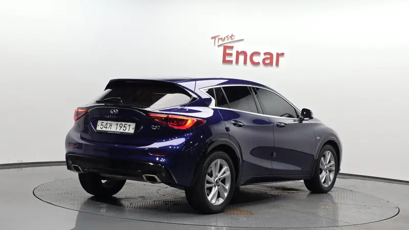 Infiniti Q30