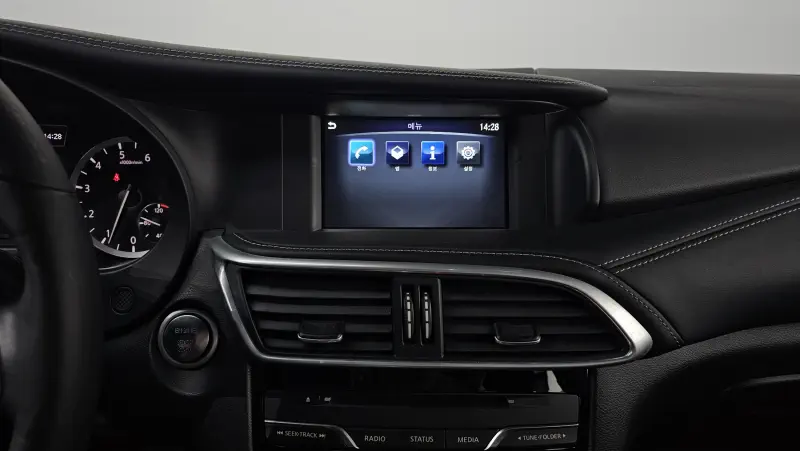 Infiniti Q30