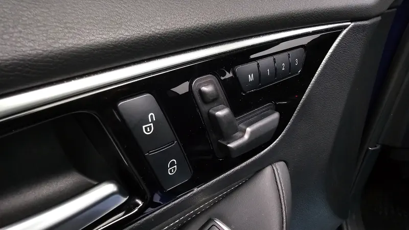 Infiniti Q30