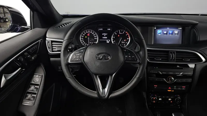Infiniti Q30