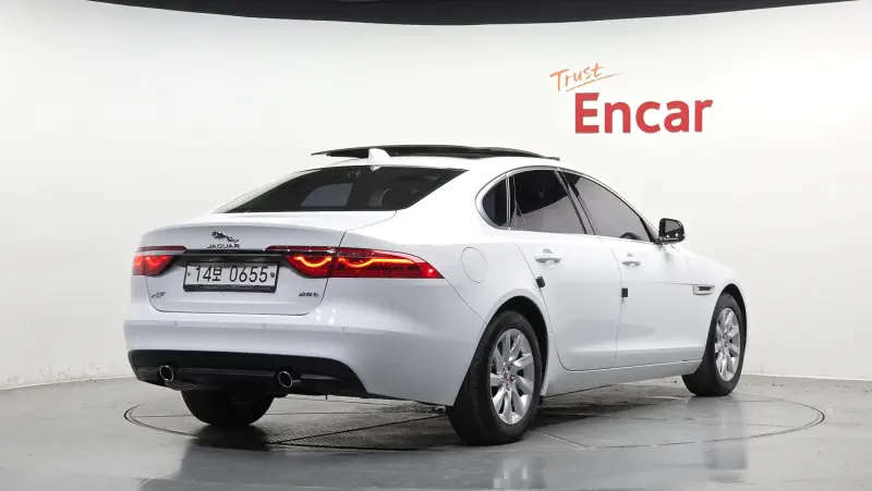 Jaguar XF