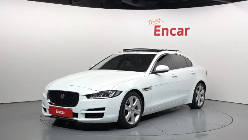 Jaguar XE