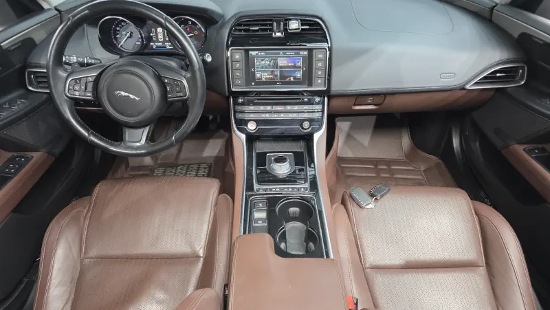 Jaguar XE