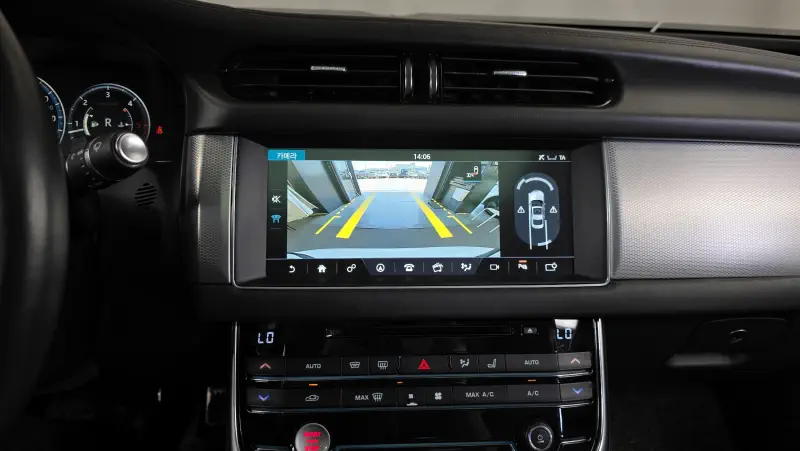 Jaguar XF