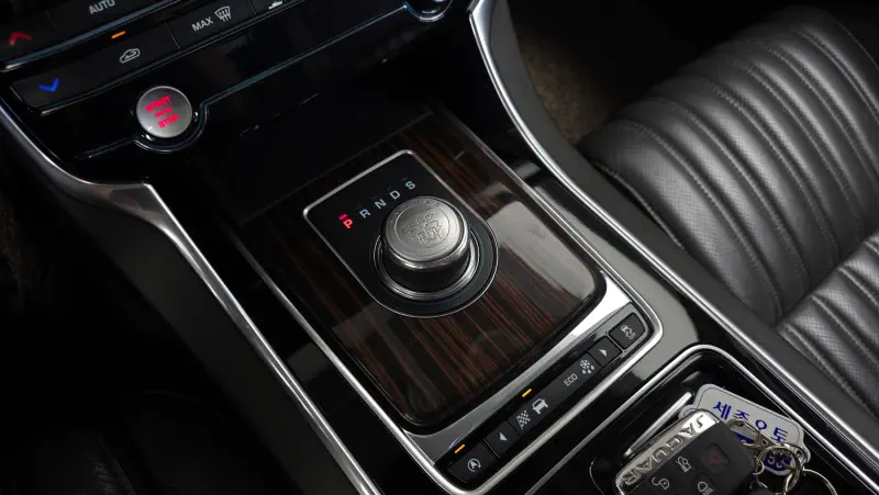 Jaguar XF