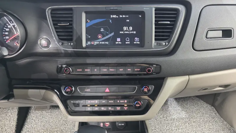 Kia Carnival