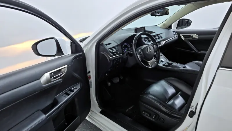 Lexus CT200h