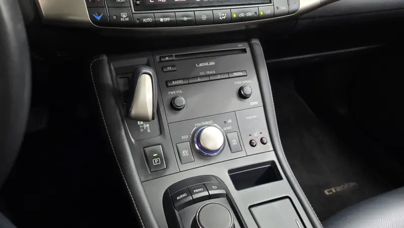 Lexus CT200h