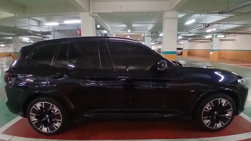 BMW iX3