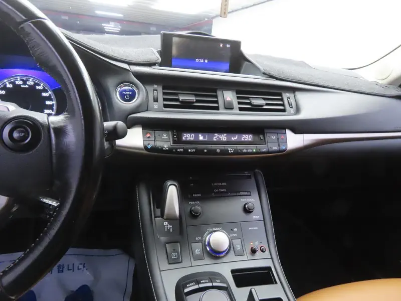 Lexus CT200h