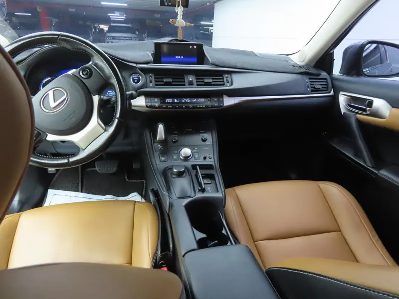 Lexus CT200h