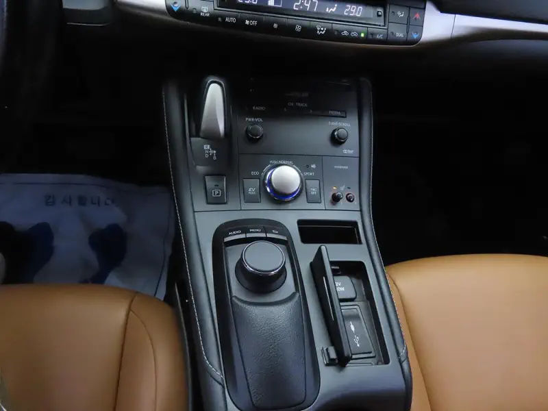 Lexus CT200h