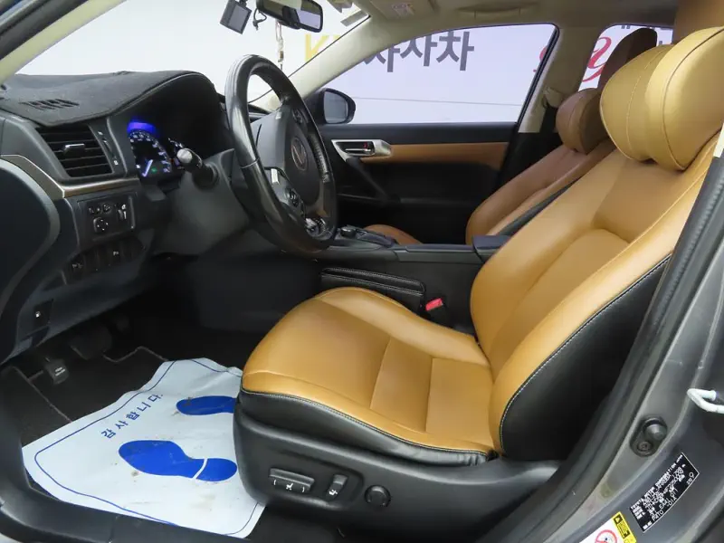 Lexus CT200h