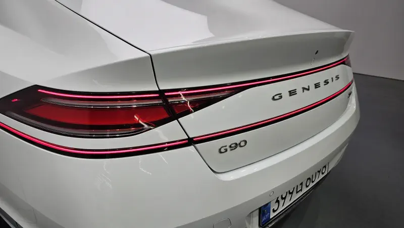 Genesis G90