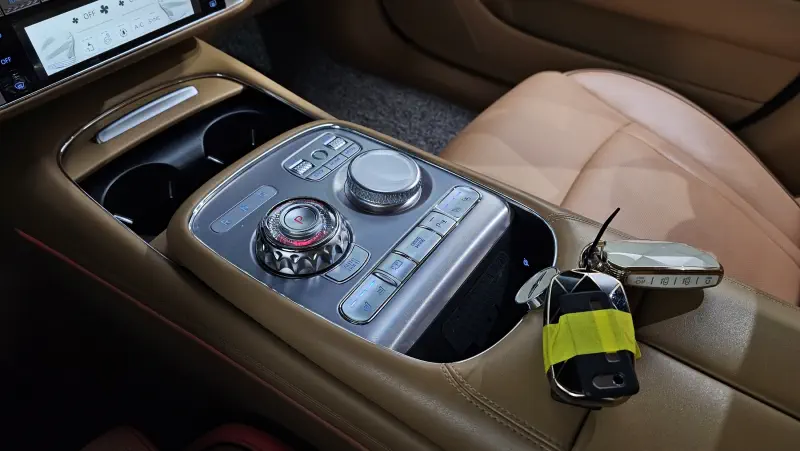 Genesis G90